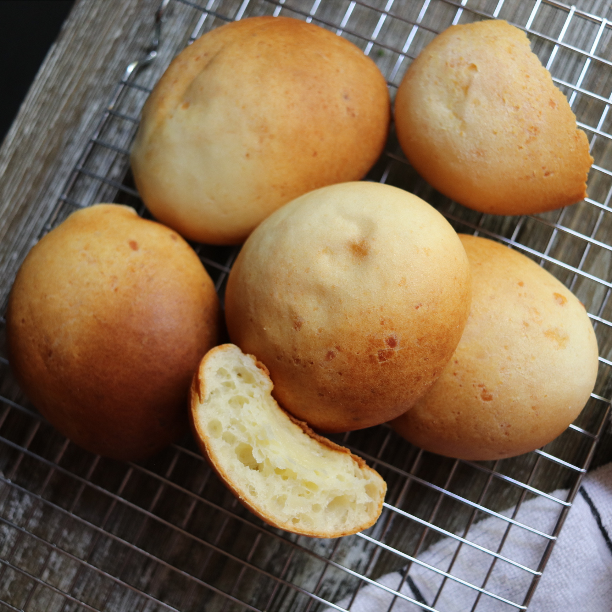 Colombian Pan de bonos freshly served on silver platter. Cheesy, vegetarian, gluten-free snack for your everyday needs.